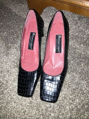 Etienne Aigner Leather Black Croc-Embossed Pumps with Pink Insole 8 N
